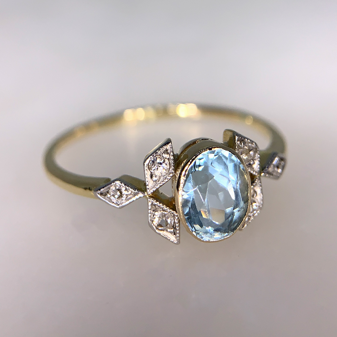 1940's Aquamarine and Diamond Solitaire Ring, in 18ct yellow gold with the diamonds set in platinum. The aquamarine measures 7.4mm x 5.9 mm.